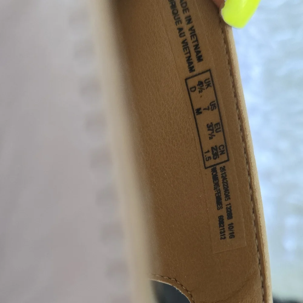 Clarks these artisan